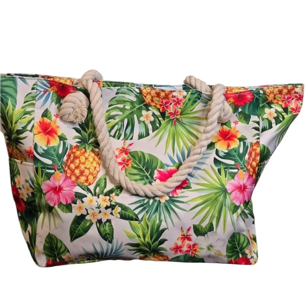 Tesalate Tropical Floral Tote Bag with Bold Botanical Print. New in Box